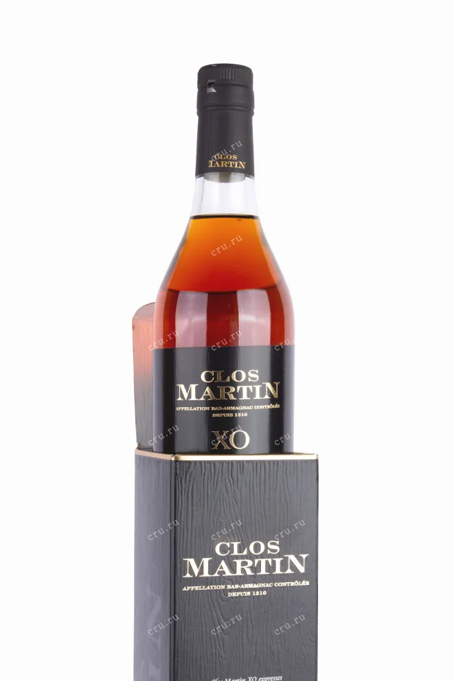 В подарочной коробке Clos Martin years old gift box 2005 0.7 л