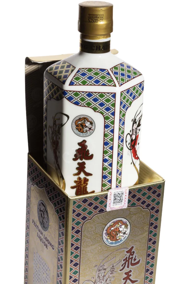 В подарочной коробке Feitian Loong Jiu in gift box 0.5 л