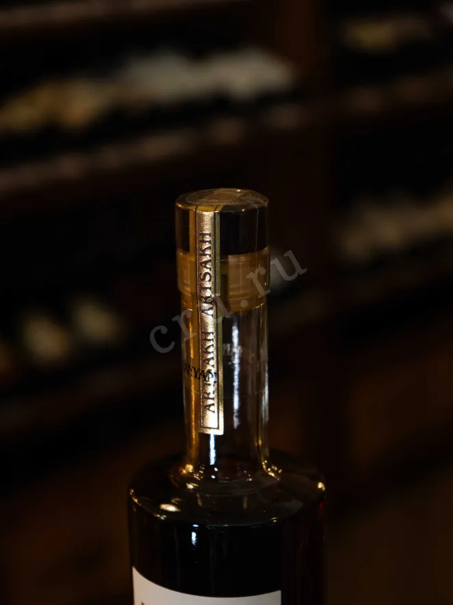 Пробка Artsakh Mulberry Golden in gift box 0.5 л