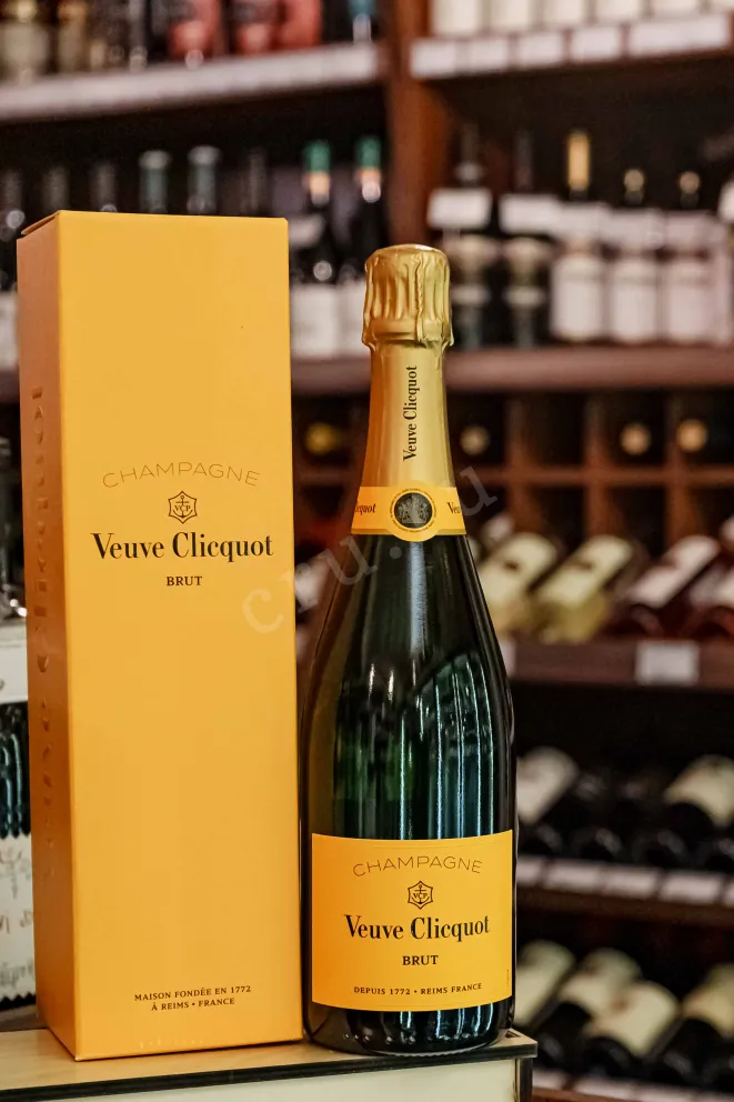 В магазине Крю Профи Veuve Clicquot Ponsardin in gift box 2020 1.5 л