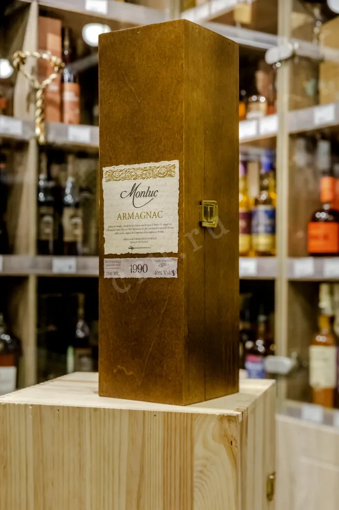 В магазине Крю Профи Monluc 1990 0.7 л