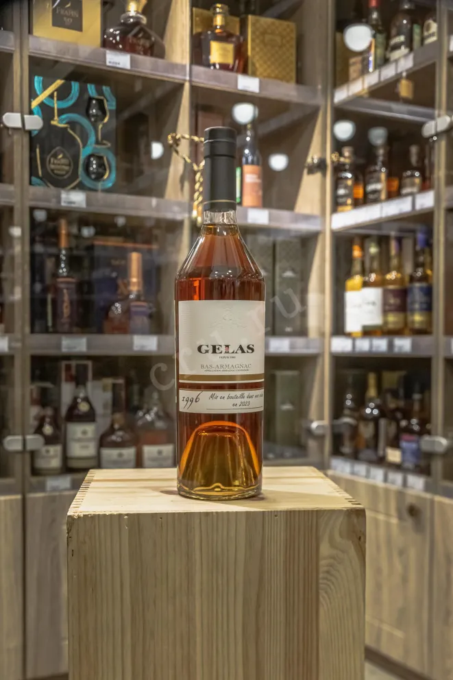 В магазине Крю Профи Gelas 1996 0.7 л