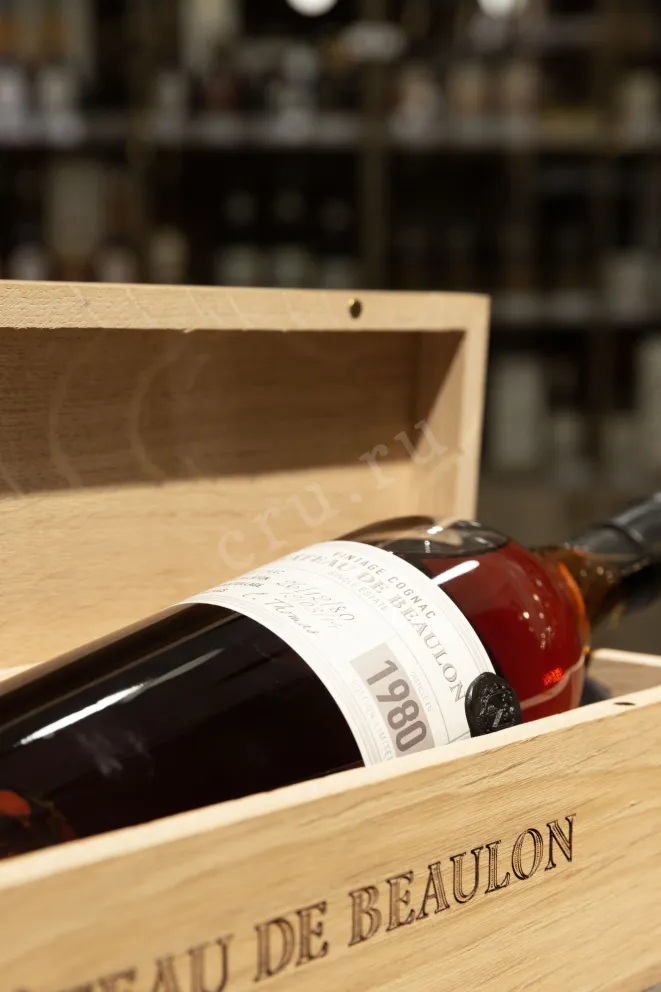 В магазине Крю Профи Chateau de Beaulon Millesime 1980 0.7 л