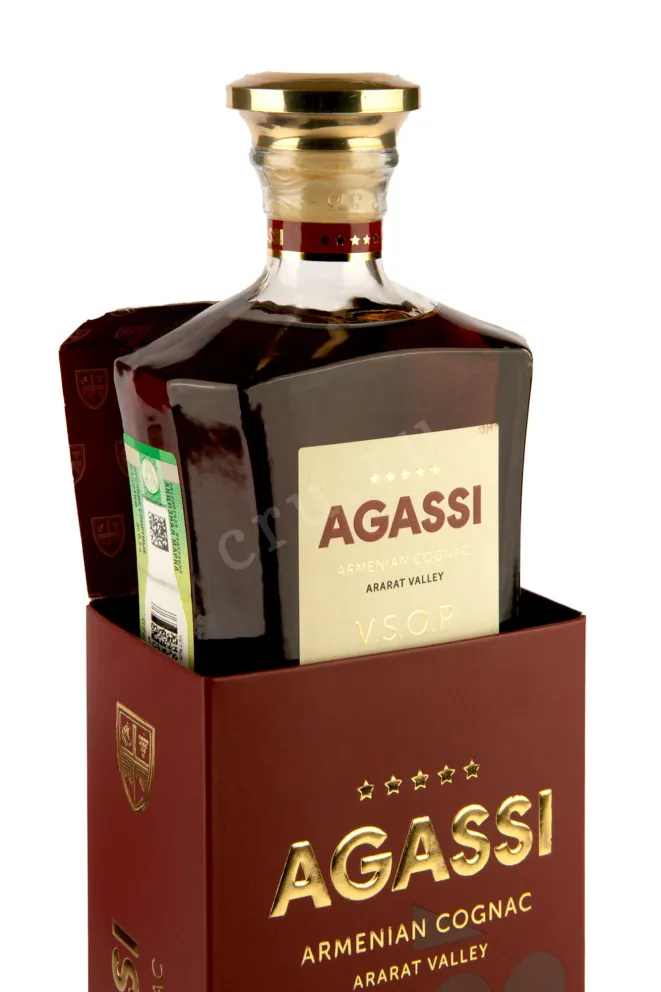 В подарочной коробке Agassi VSOP 5 years 0.5 л