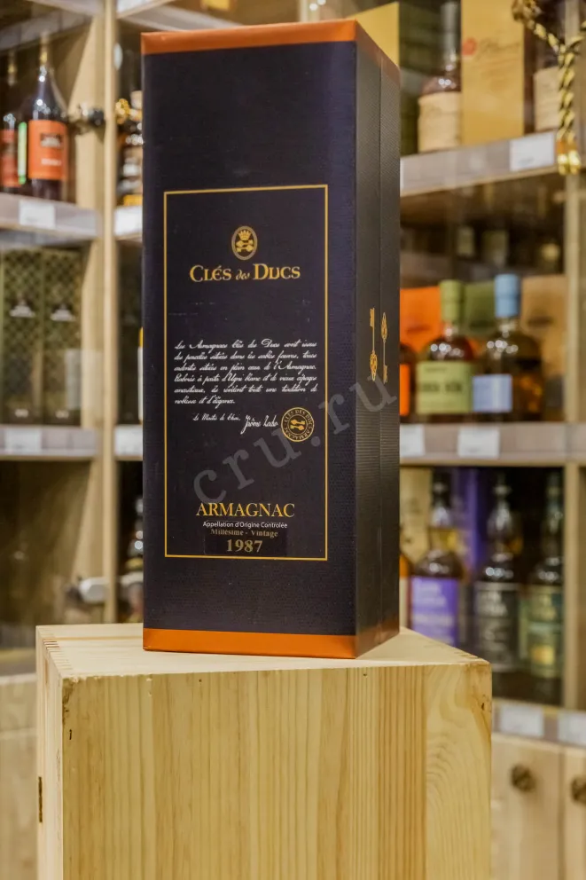 В магазине Крю Профи Cles des Ducs 1987 0.7 л