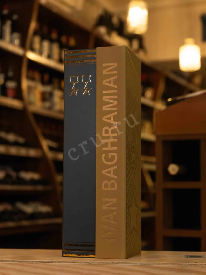 В магазине Крю Профи Marshal I.Kh. Bagramyan Collector's in a gift box 2005 0.7 л