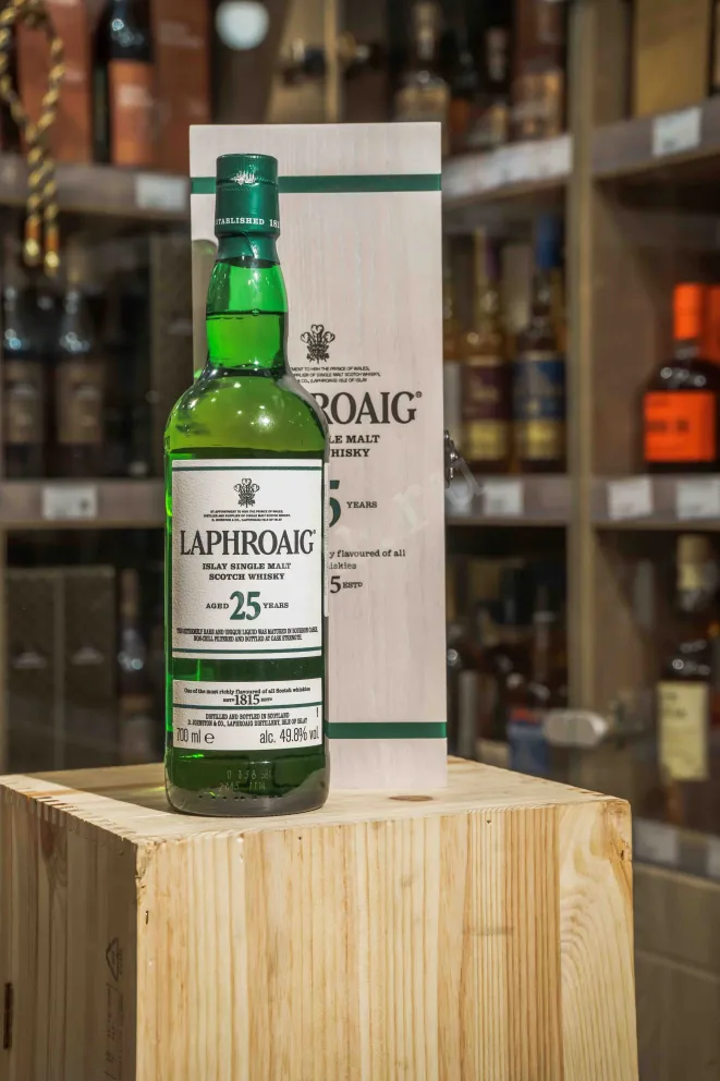 В магазине Крю Профи Laphroaig 25 years 0.7 л