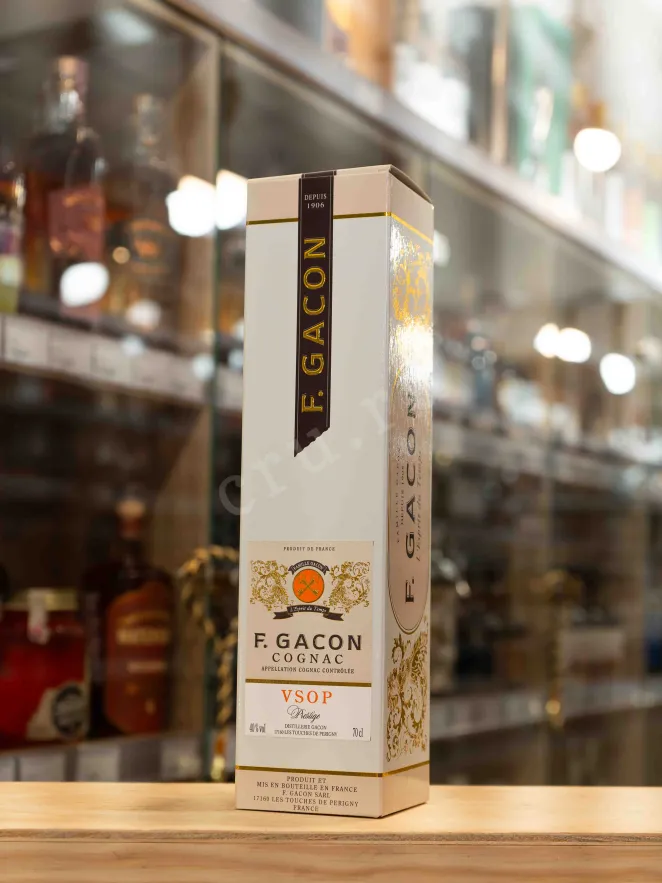 В магазине Крю Профи F.Gacon VSOP Prestige 4 years gift box 0.7 л