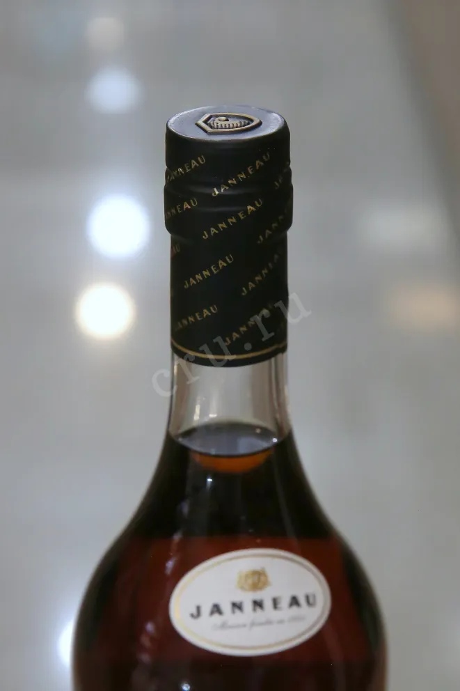 Пробка Janneau 1983 0.7 л
