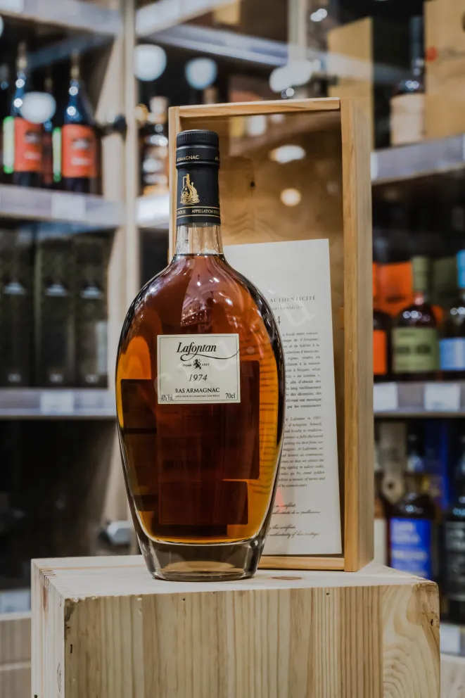 В магазине Крю Профи Lafontan Millesime 1974 0.7 л