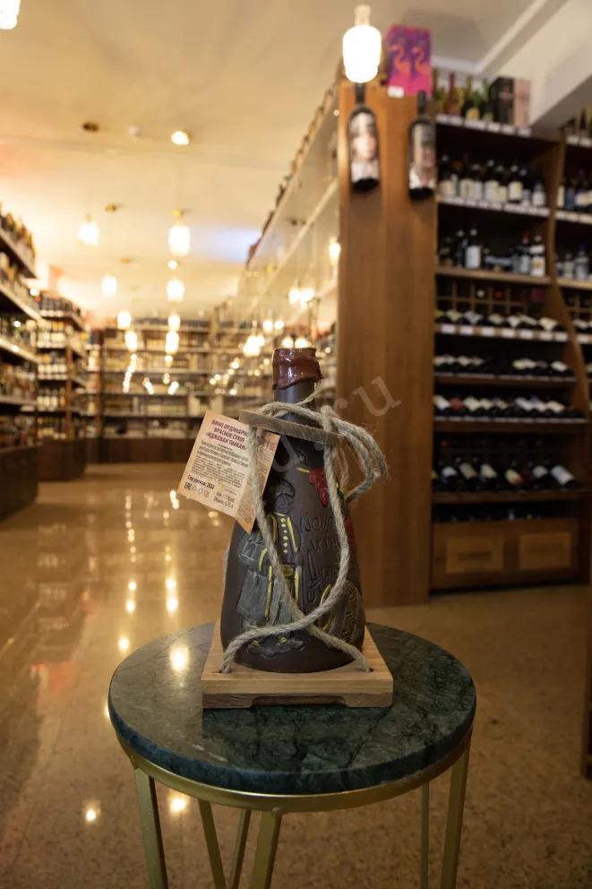 В магазине Крю Профи  Ijevan Tanakan in a ceramic bottle with a rope 2022 0.75 л