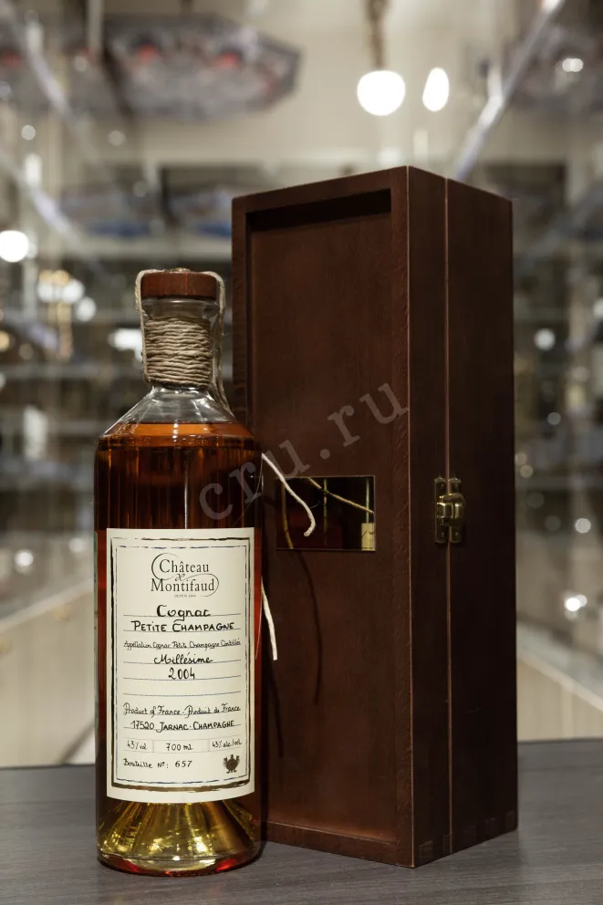В магазине Крю Профи Chateau de Montifaud Millesime in wooden box 2004 0.7 л