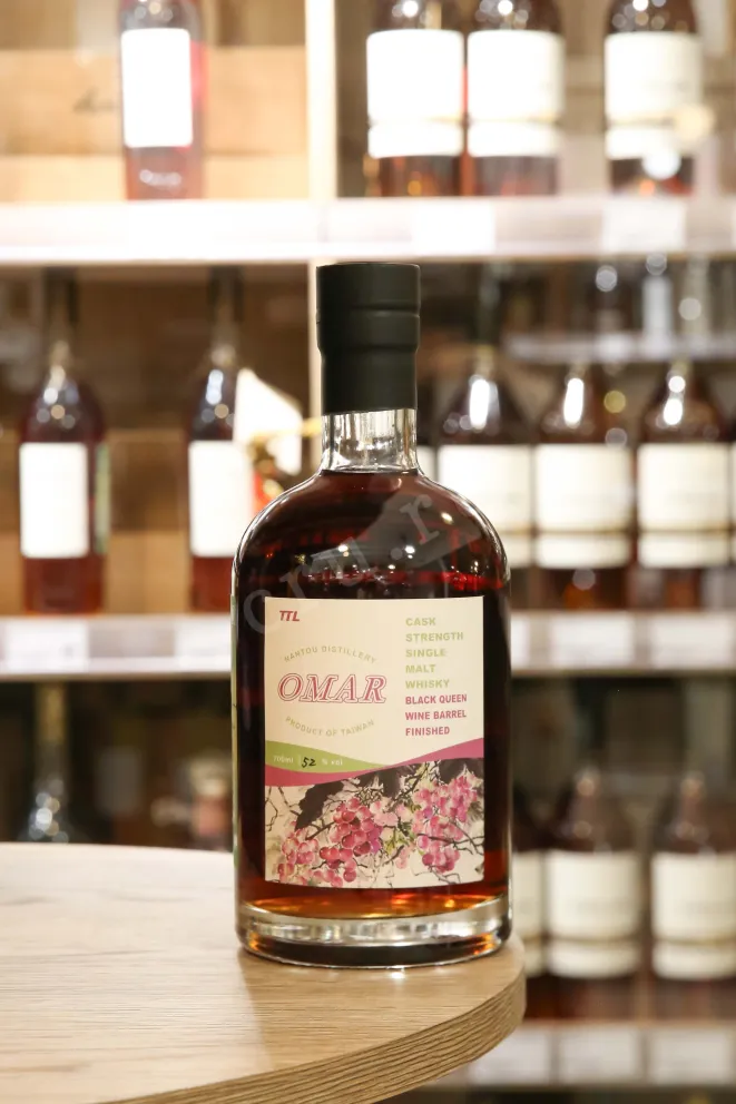В магазине Крю Профи Omar Cask Strength Single Malt Black Queen Wine Barrel Finished in gift box 0.7 л