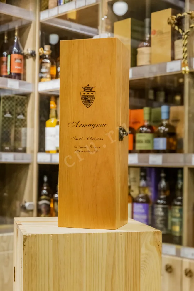 В магазине Крю Профи Saint-Christeau 60 years 0.7 л