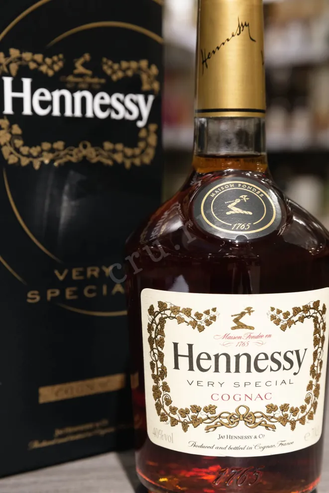 В магазине Крю Профи Hennessy VS gift box 0.7 л