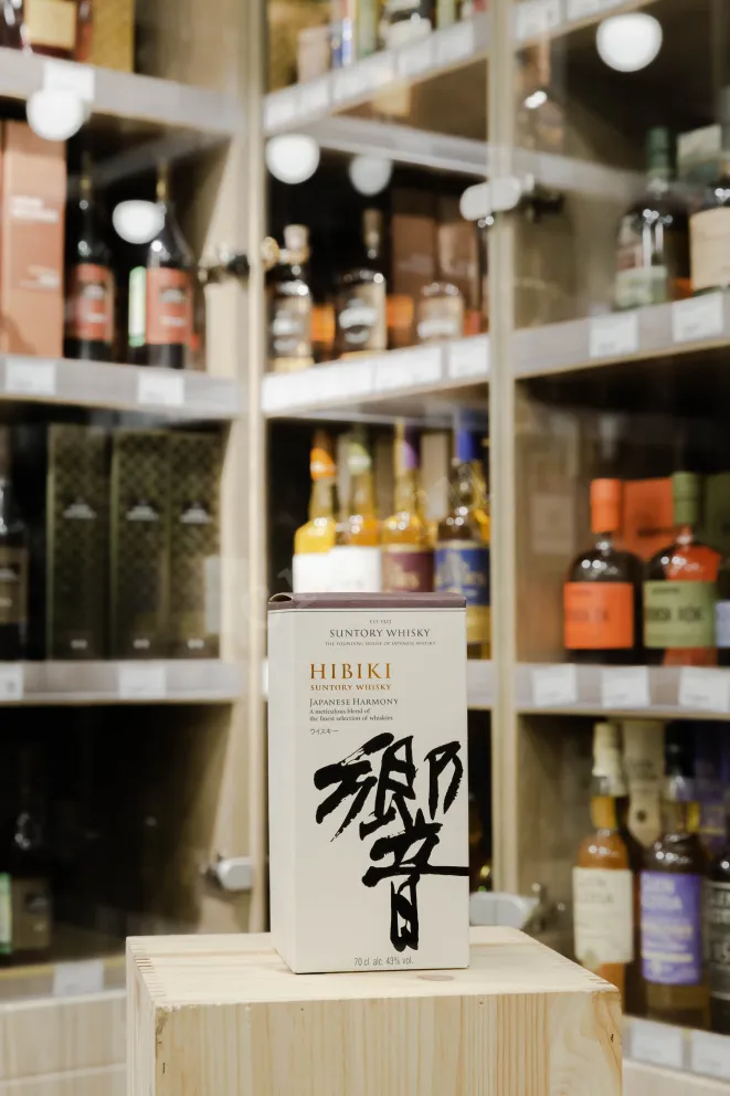 В магазине Крю Профи Hibiki Japanese Harmony with gift box 0.7 л