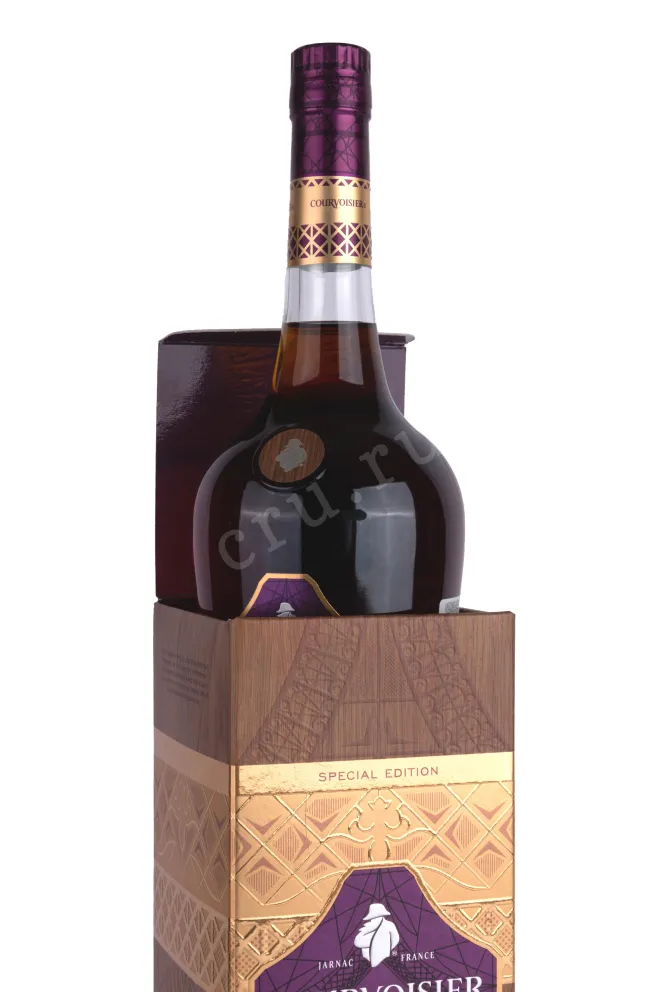 В подарочной коробке Courvoisier Fontainebleau Cask gift box 0.7 л