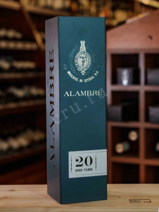 В магазине Крю Профи Alambre Moscatel de Setubal 20 years in gift box 2000 0.5 л