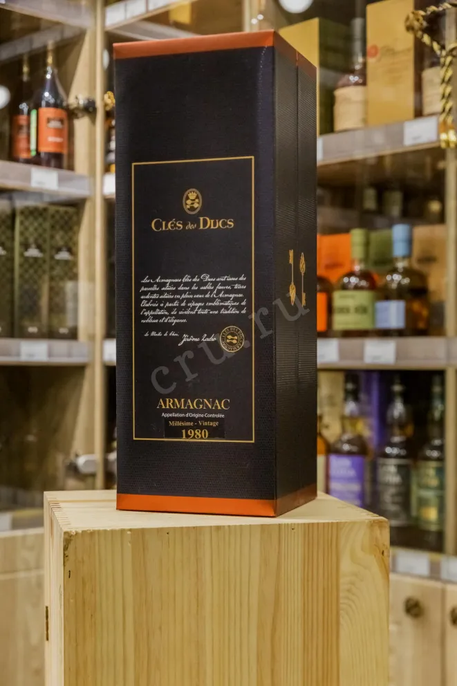 В магазине Крю Профи Cles des Ducs 1980 0.7 л