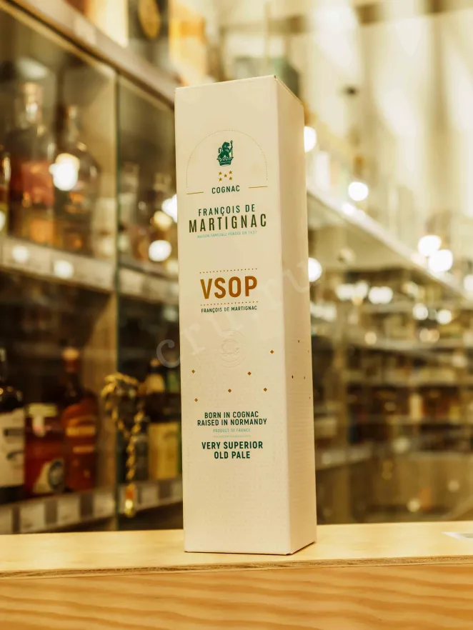 В магазине Крю Профи Francois de Martignac VSOP gift box 0.7 л