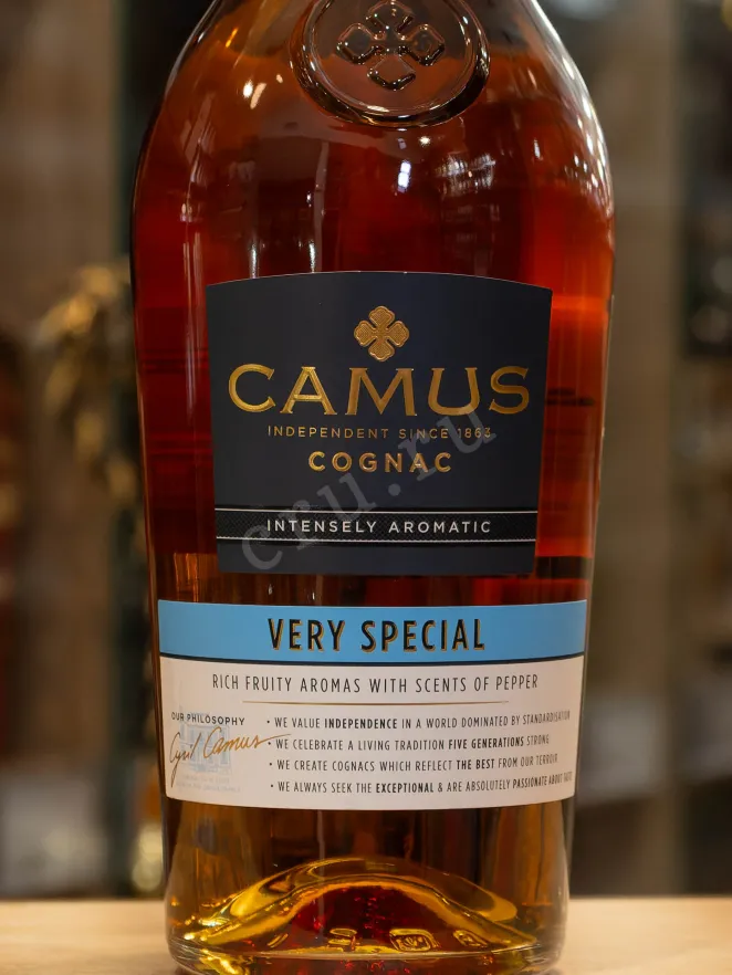 В магазине Крю Профи Camus VS Intensely Aromatic in gift box 0.7 л