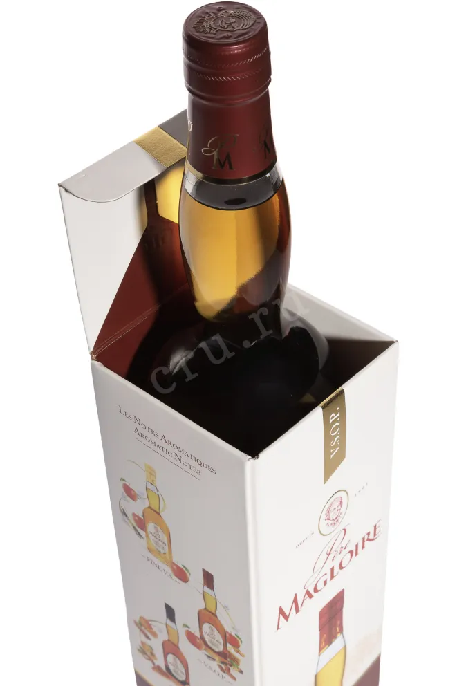 В подарочной коробке Pere Magloire VSOP 0.7 л