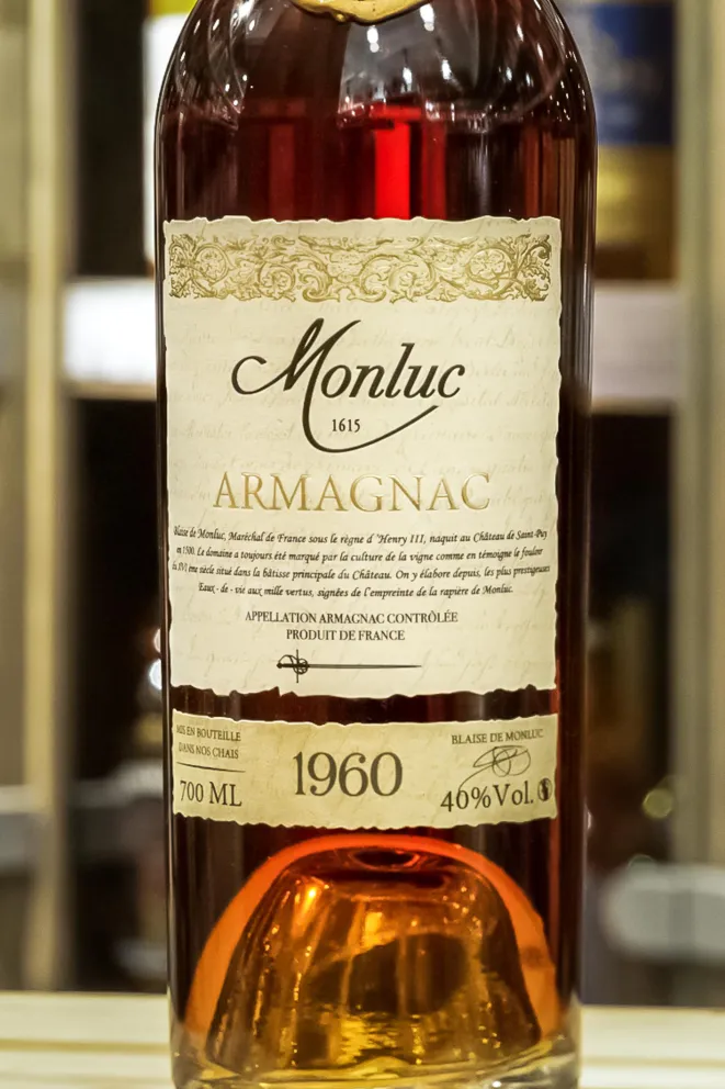 В магазине Крю Профи Monluc in wooden box 1960 0.7 л