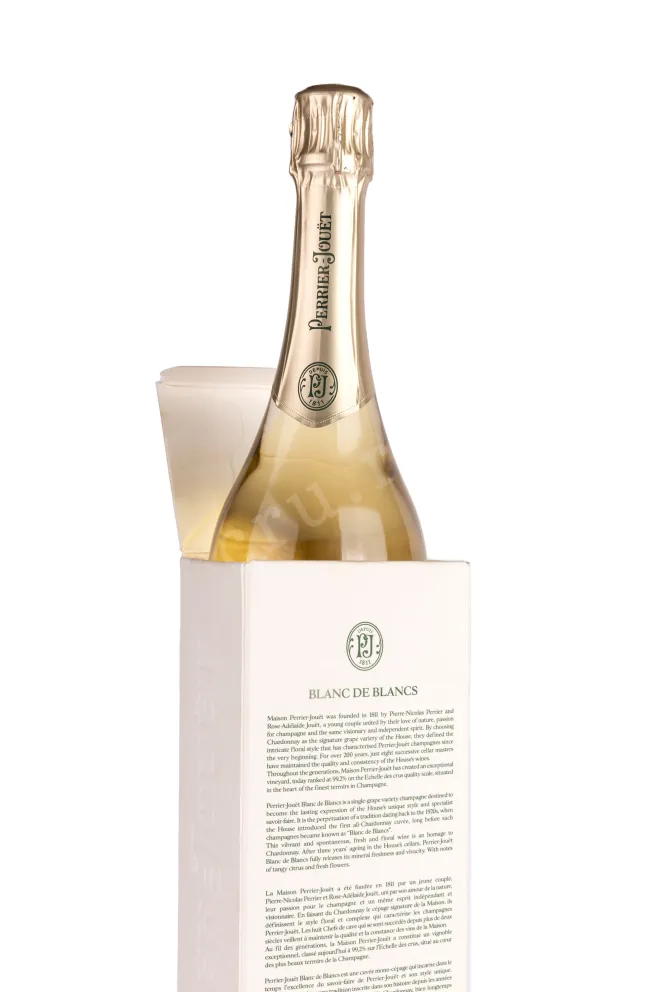 В подарочной коробке Perrier-Jouet Blanc de Blanc gift box 2017 0.75 л