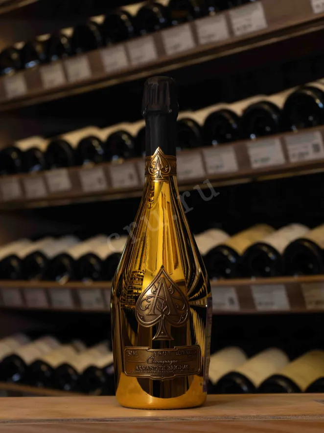 В магазине Крю Профи Armand de Brignac Brut in gift box with case 2021 0.75 л