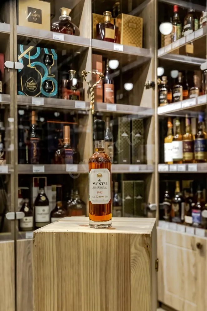 В магазине Крю Профи De Montal 1952 0.2 л