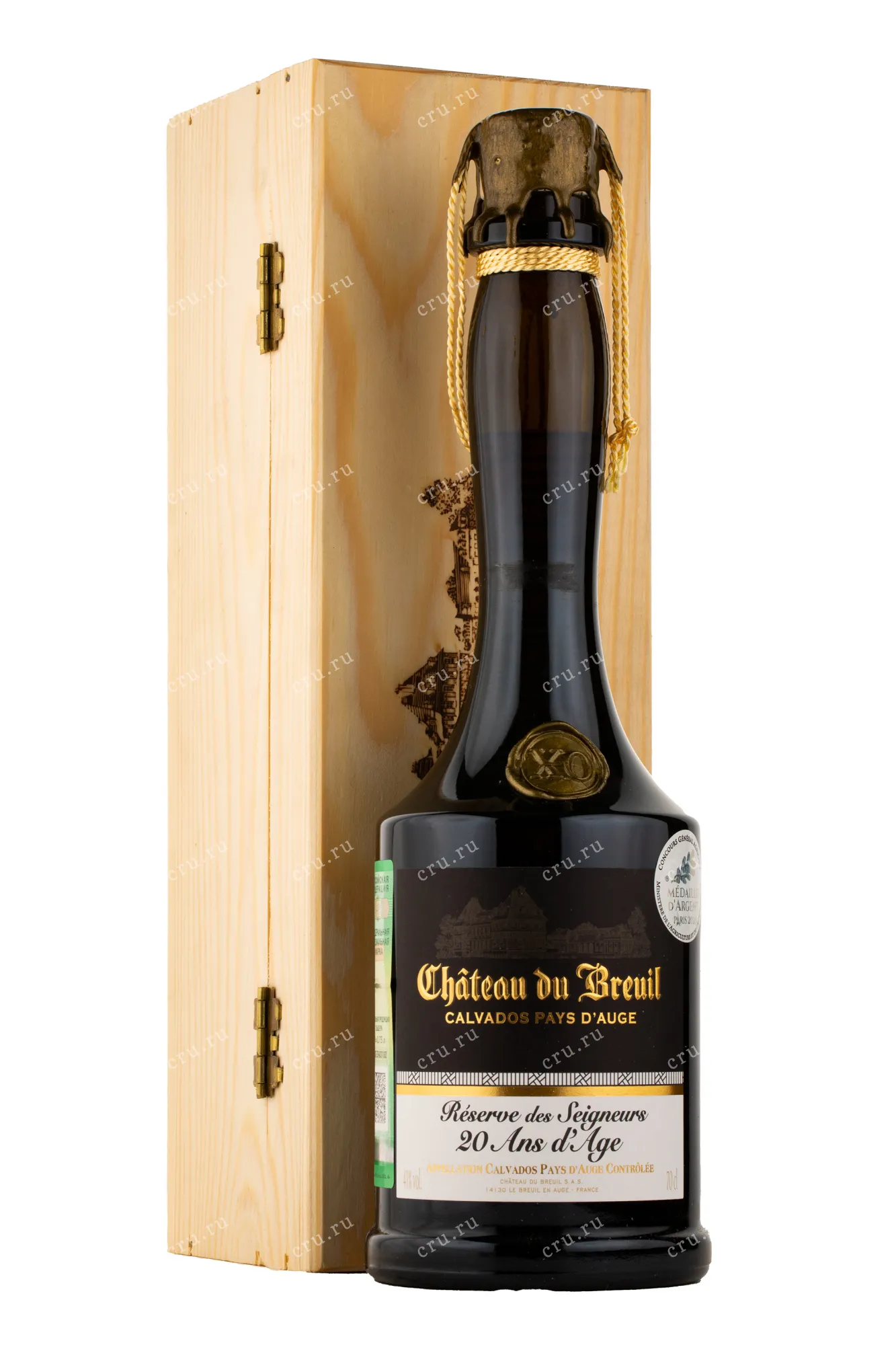 Фото — Кальвадос Chateau du Breuil Reserve des Seigneurs 20 years in wooden box   0.7 л