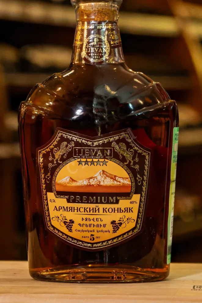 В магазине Крю Профи Ijevan Premium 5 Years Old in gift box 0.5 л