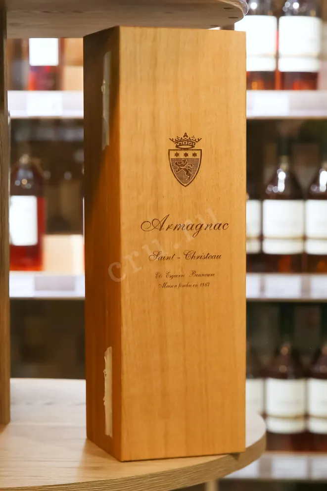 В магазине Крю Профи Saint Cristeau AOC in gift box 2004 0.7 л