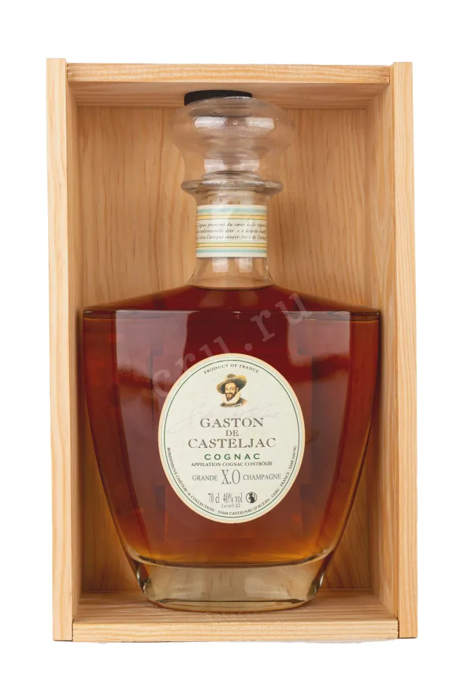 В деревянной коробке Gaston de Casteljac XO in decanter gift box 2009 0.7 л