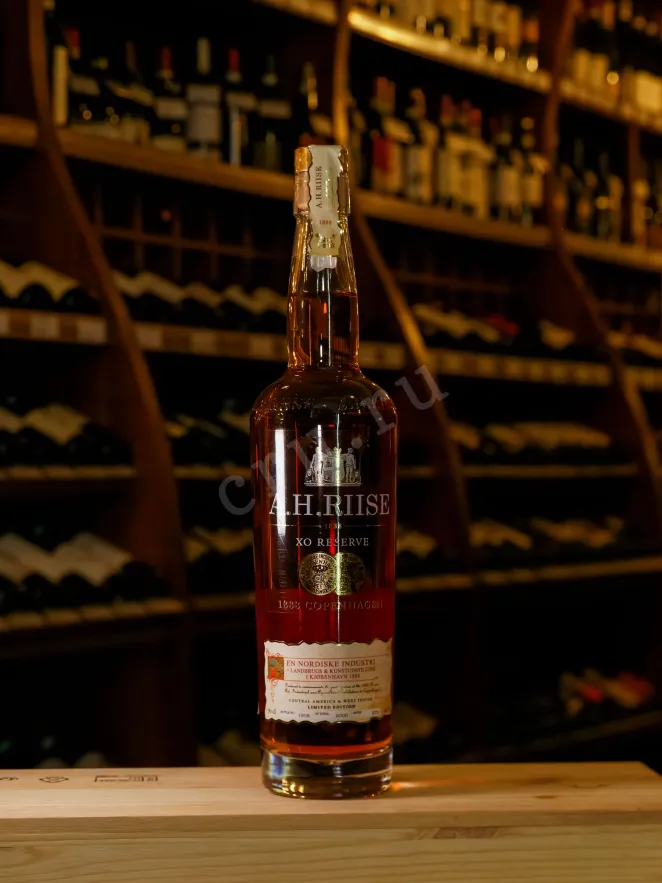 В магазине Крю Профи A.H. Riise 1888 Copenhagen Gold Medal gift box 0.7 л