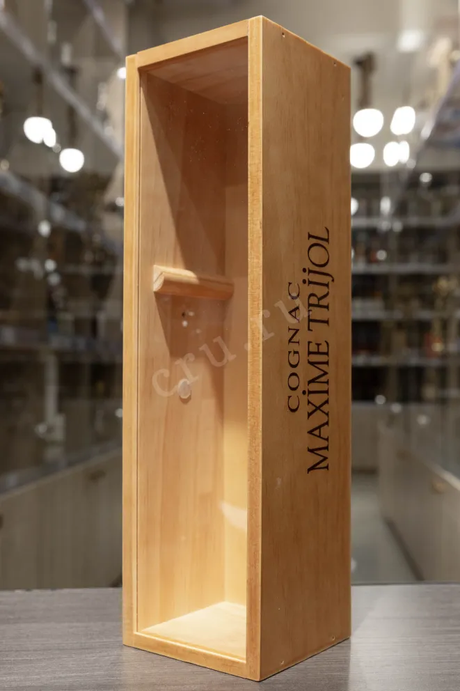 В магазине Крю Профи Maxime Trijol Fins Bois in wooden box 1978 0.7 л