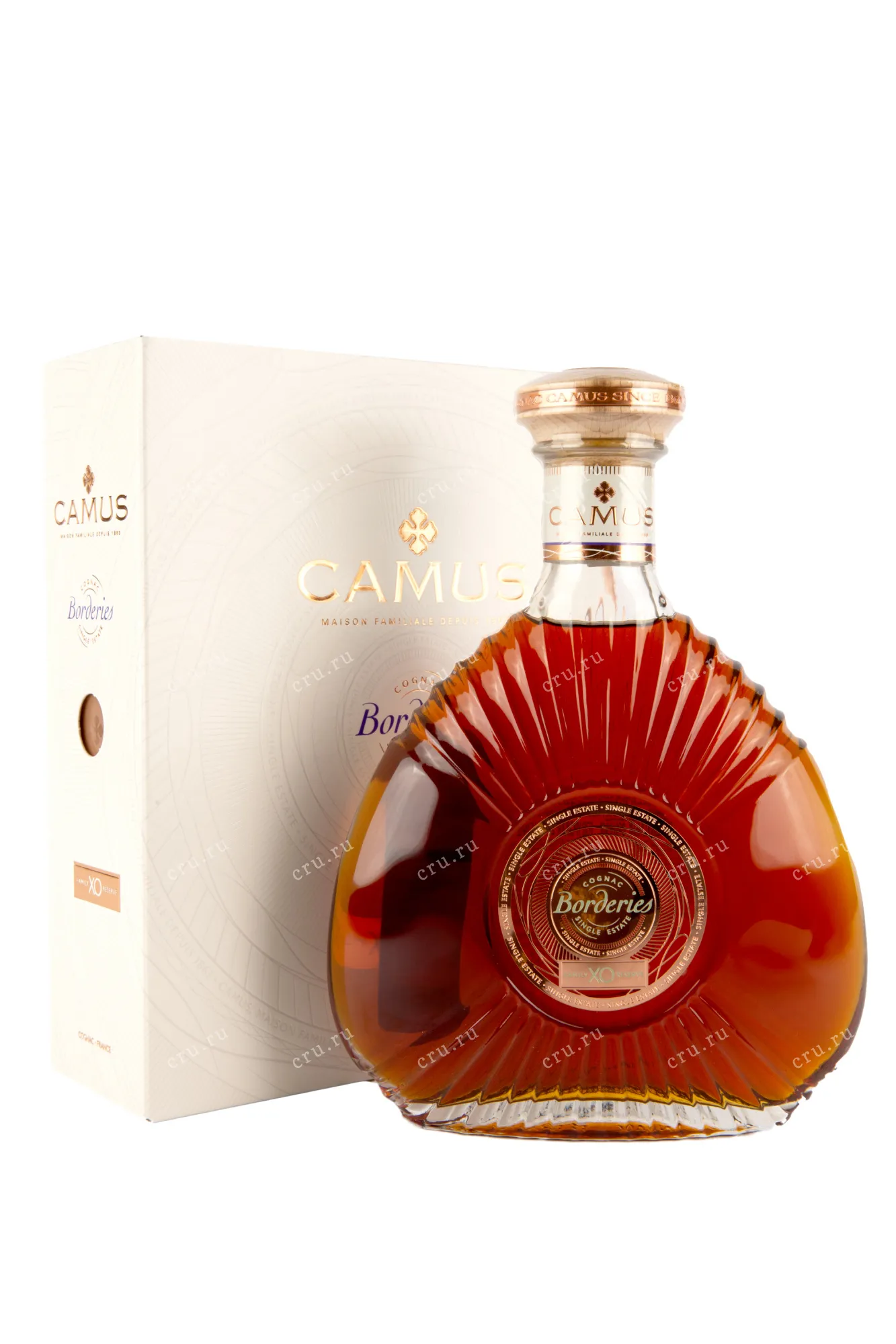Фото — Коньяк Camus XO in gift box  0.7 л