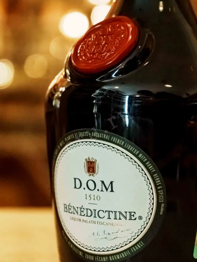 В магазине Крю Профи DOM Benedictine 0.7 л