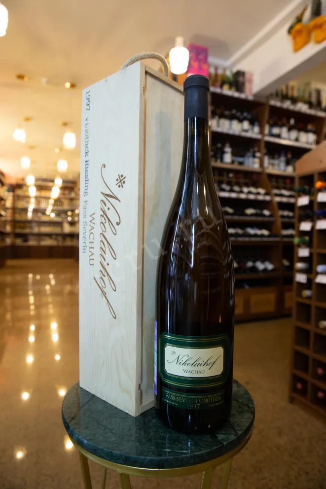 В магазине Крю Профи Nikolaihof Wachau Vinothek Fass Severin Riesling in wooden box 1997 1.5 л
