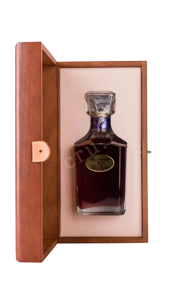 В подарочной коробке Armagnac Baron de Sigognac 25 Ans d'Age 1995 0.7 л