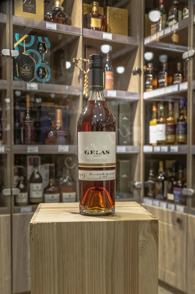 В магазине Крю Профи Gelas 1973 0.7 л