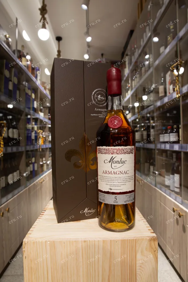 В магазине Крю Профи Monluc 5 ans gift box 0.7 л
