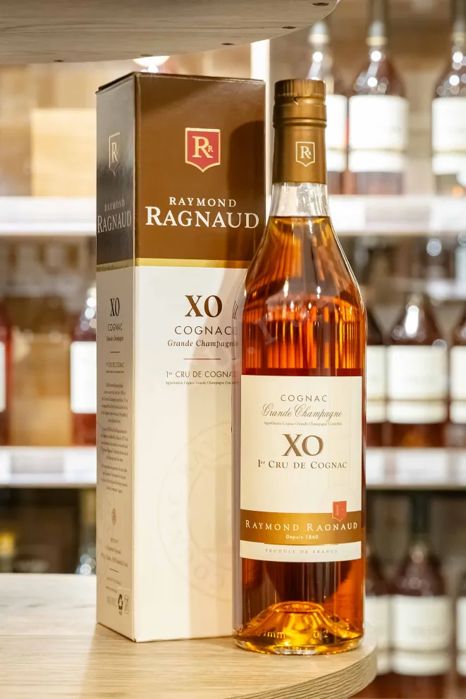 В магазине Крю Профи Raymond Ragnaud XO Grand Champagne 1er Cru De Cognac in gift box 0.7 л
