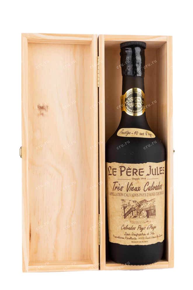 В деревянной коробке Pays d'Auge 40 ans Le Pere Jules 0.7 л