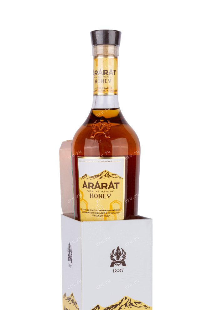 В подарочной коробке Ararat Honey gift box 2016 0.5 л