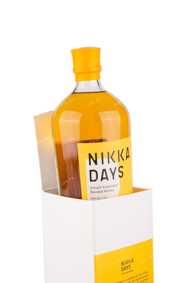 Бутылка виски Nikka Days 0.7 в подарочной коробке