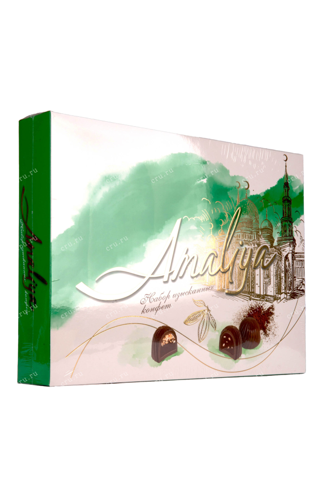 В подарочной коробке Chocolate set Amaliya with filling and nuts